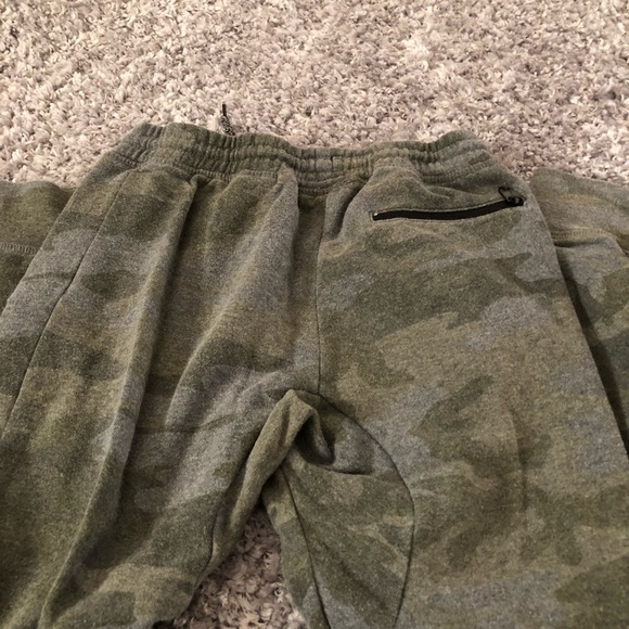 Boys gently used Camouflage joggers - Picture 4 of 5
